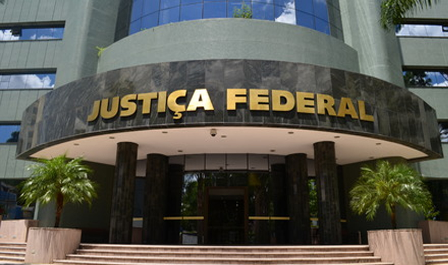 Justiça Federal realiza leilão de imóveis com até 50% de desconto